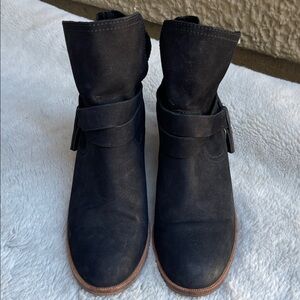 UGG Elora suede Ankle Boots size 9.5